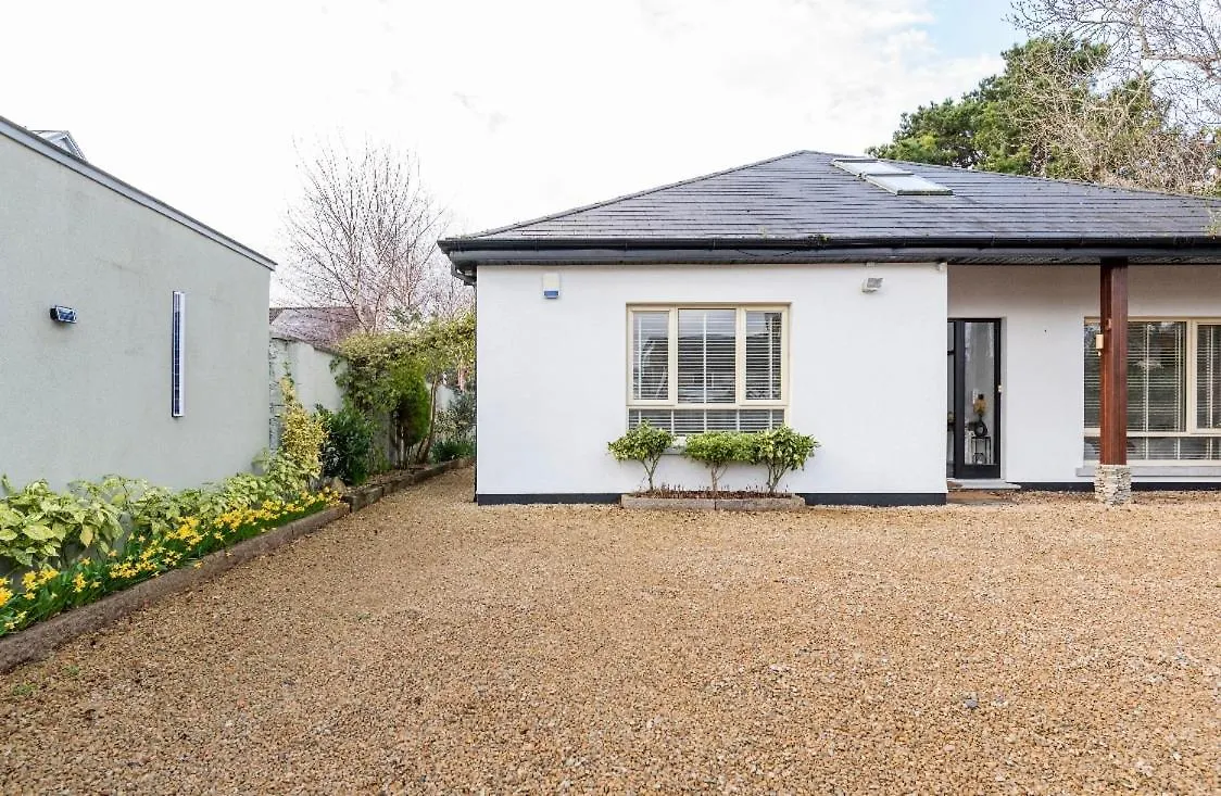 Homestay Double Bedroom With Private Toilet And Shower, Easy To City Center Dublin Ireland