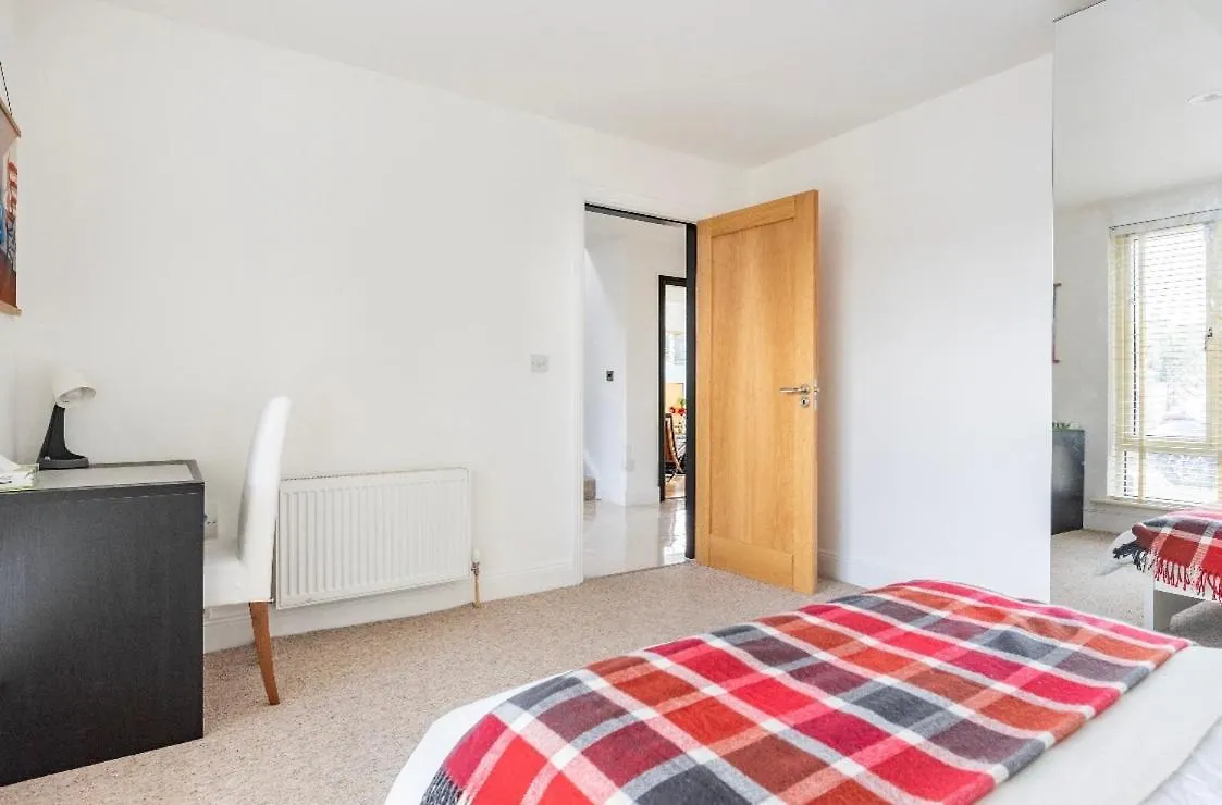 Double Bedroom With Private Toilet And Shower, Easy To City Center Dublin 0*,  Ireland
