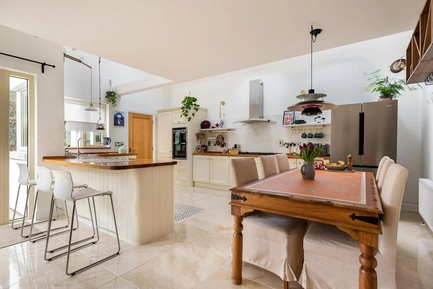 Double Bedroom With Private Toilet And Shower, Easy To City Center Dublin Homestay